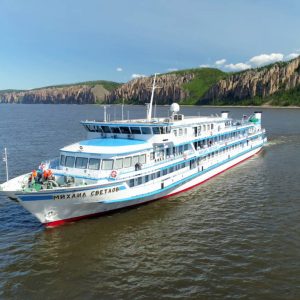 Речные круизы и туры доступны из порта Якутск.
