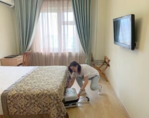 Кровати в отеле типа «постель и завтрак» Bravo изготовлены на заказ, поэтому под ними можно хранить багаж.