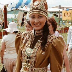 Во время Ысаха и других праздников или важных событий якутяне носят свой национальный костюм.
